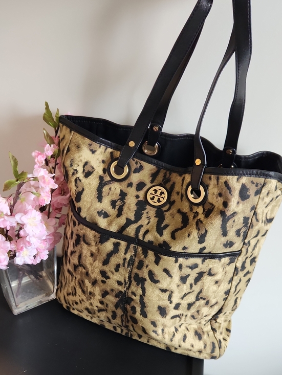 Tory Burch Handbags - Tory Burch Leopard Canvas Tote
